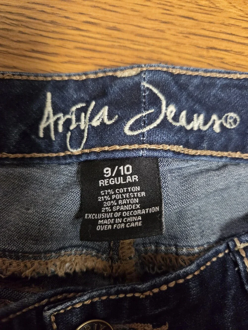 Ariya Classic Midwash Blue Jeans Size 9/10